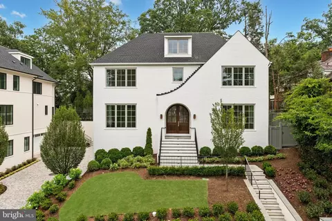 2920 Chesapeake St NW, Washington, DC 20008