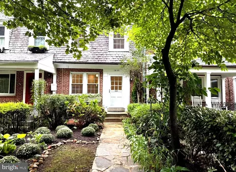 1955 39th St NW, Washington, DC 20007