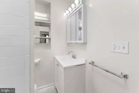 120 18th St SE, Washington, DC 20003 photo 17