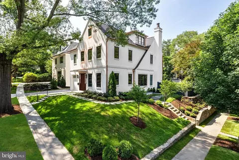 4200 49th St NW, Washington, DC 20016