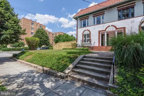 3249 38th St NW, Washington, DC 20016