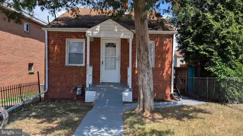 5206 Banks Pl NE, Washington, DC 20019