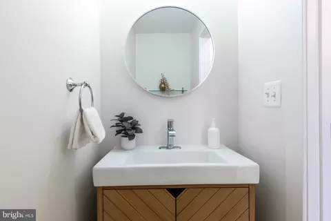 Bath - 1809 3rd St NE #1, Washington, DC 20002 photo 1 of 4