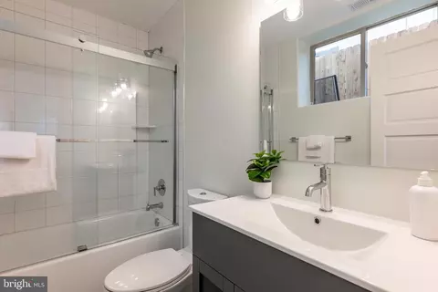 Bath - 1809 3rd St NE #1, Washington, DC 20002 photo 4 of 4