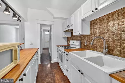 438 16th St SE, Washington, DC 20003 photo 6