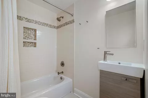 Bath - 1809 12th St NW, Washington, DC 20009 photo 4 of 5