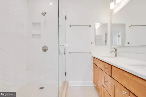 Bath - 1809 12th St NW, Washington, DC 20009 photo 3 of 5