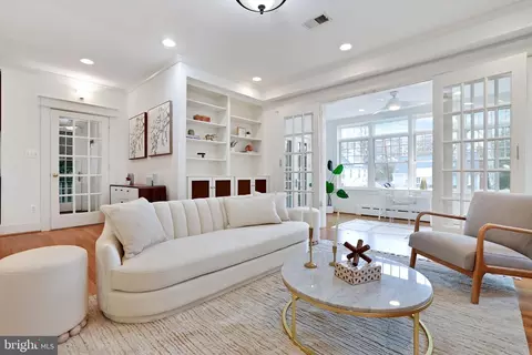 3113 44th St NW, Washington, DC 20016