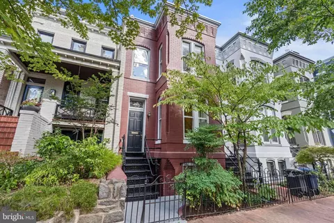 207 10th St NE, Washington, DC 20002