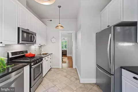 207 10th St NE, Washington, DC 20002 photo 16