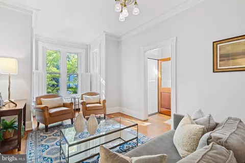 207 10th St NE, Washington, DC 20002 photo 9