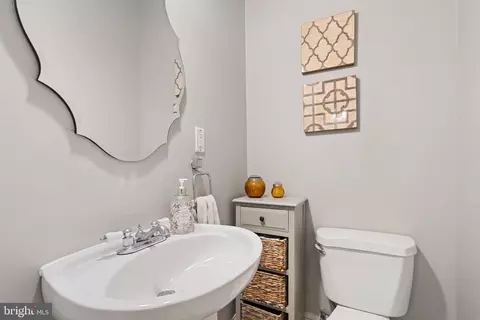 207 10th St NE, Washington, DC 20002 photo 18