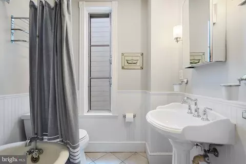 207 10th St NE, Washington, DC 20002 photo 30
