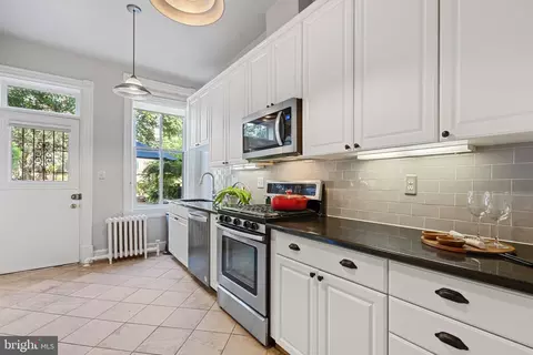 207 10th St NE, Washington, DC 20002 photo 13