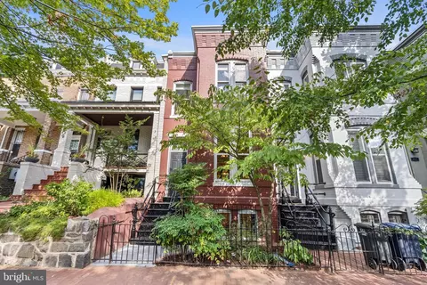 207 10th St NE, Washington, DC 20002 photo 2