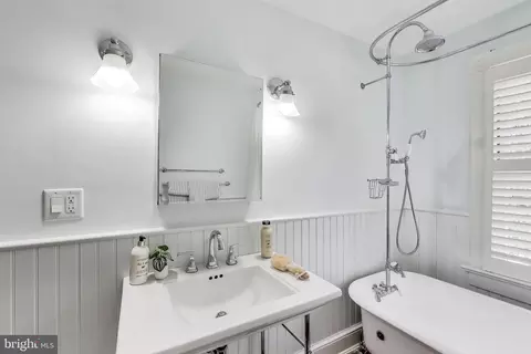 120 6th St SE, Washington, DC 20003 photo 13