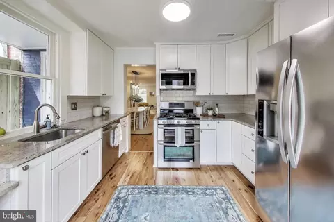 120 6th St SE, Washington, DC 20003 photo 8