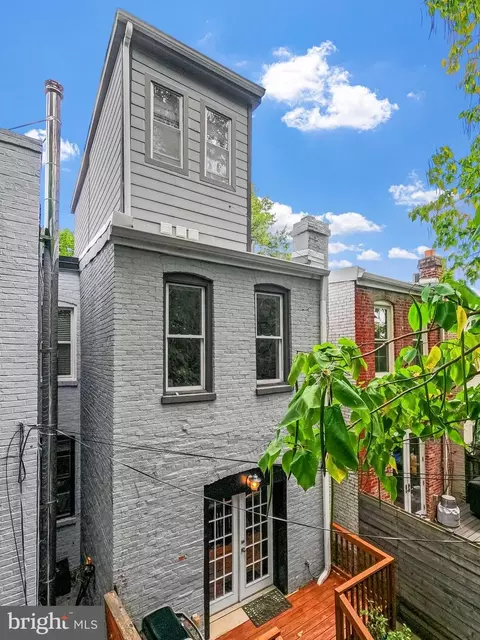Exterior - 407 Kentucky Ave SE, Washington, DC 20003 photo 10 of 14