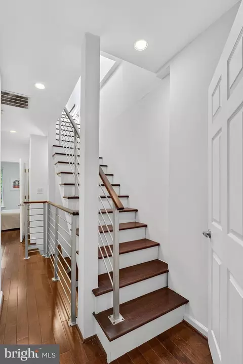 Entry Way - 407 Kentucky Ave SE, Washington, DC 20003 photo 2 of 4