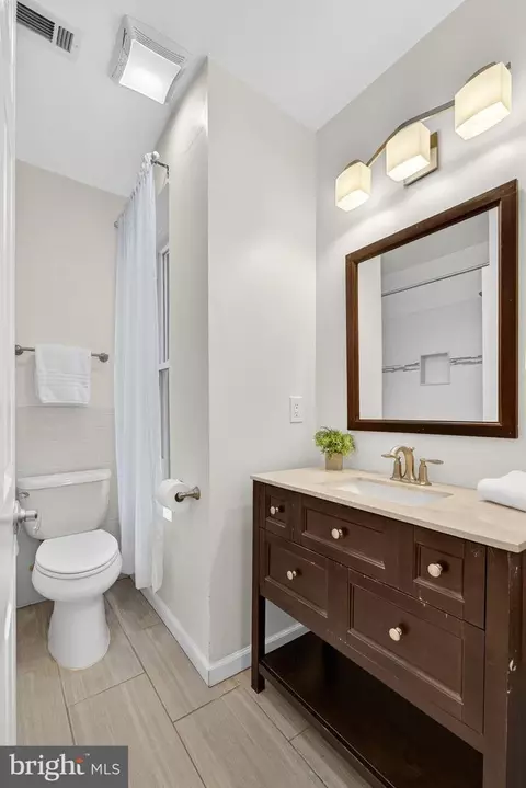 Bath - 407 Kentucky Ave SE, Washington, DC 20003 photo 3 of 3