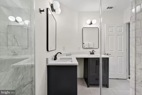 Bath - 407 Kentucky Ave SE, Washington, DC 20003 photo 2 of 3