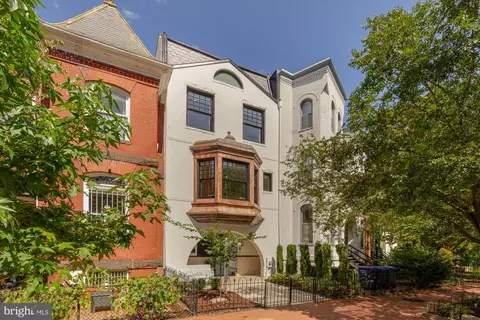 906 A St SE, Washington, DC 20003 photo 2