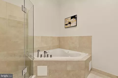 906 A St SE, Washington, DC 20003 photo 42