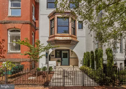 906 A St SE, Washington, DC 20003 photo 3