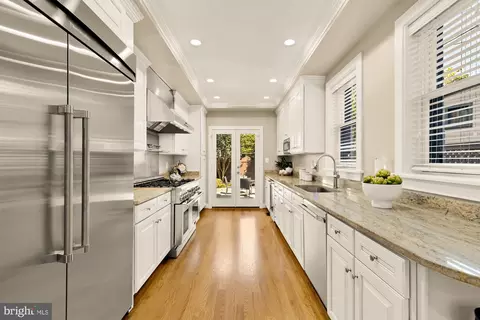906 A St SE, Washington, DC 20003 photo 11