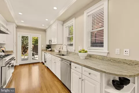 906 A St SE, Washington, DC 20003 photo 15