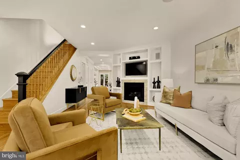 906 A St SE, Washington, DC 20003 photo 4