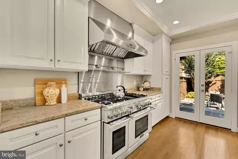 906 A St SE, Washington, DC 20003 photo 13