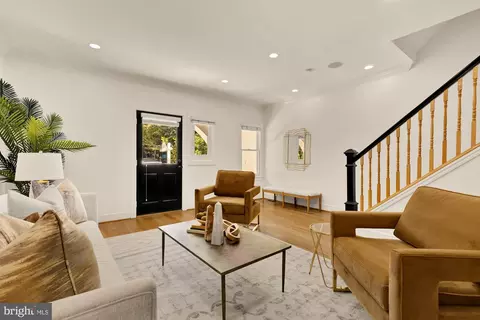 906 A St SE, Washington, DC 20003 photo 6