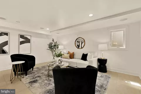 906 A St SE, Washington, DC 20003 photo 52