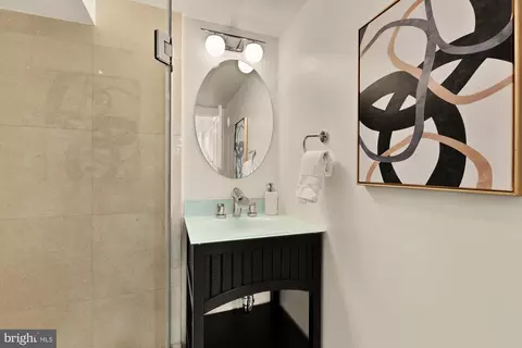 906 A St SE, Washington, DC 20003 photo 60