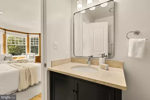 906 A St SE, Washington, DC 20003 photo 24