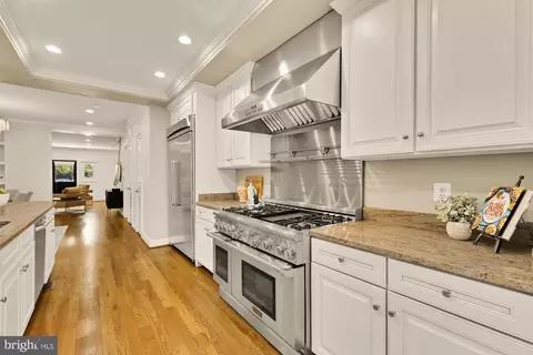 906 A St SE, Washington, DC 20003 photo 12
