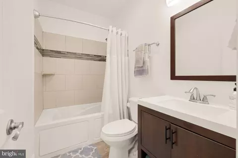 233 S Street St NE #4, Washington, DC 20002 photo 22