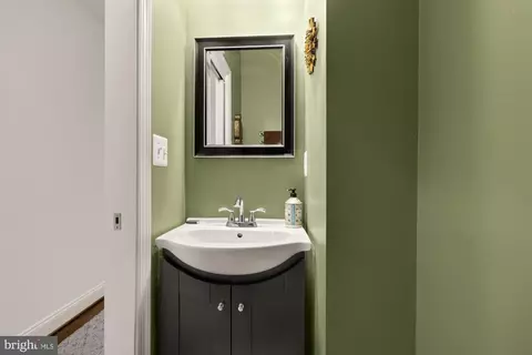 233 S Street St NE #4, Washington, DC 20002 photo 17