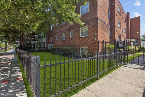 526 Kenyon St NW #104, Washington, DC 20010