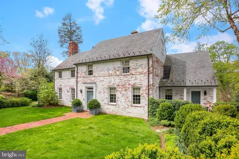 2824 Chain Bridge Rd NW, Washington, DC 20016