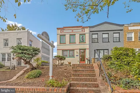 323 17th St SE, Washington, DC 20003