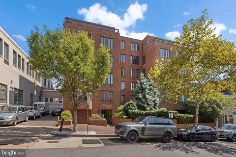 1045 31st St NW #302, Washington, DC 20007