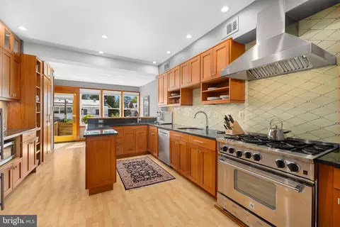 1748 Kenyon St NW, Washington, DC 20010