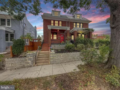 6318 8th St NW, Washington, DC 20011