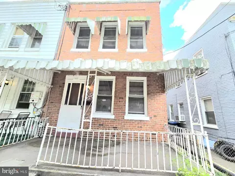 613 Roxboro Pl NW, Washington, DC 20011