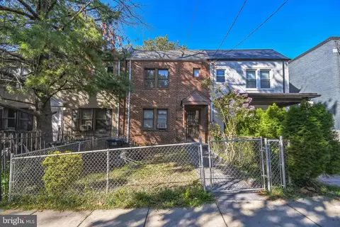 1638 V St SE, Washington, DC 20020