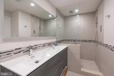 Bath - 2115 S Street St NW #3A, Washington, DC 20008 photo 2 of 3