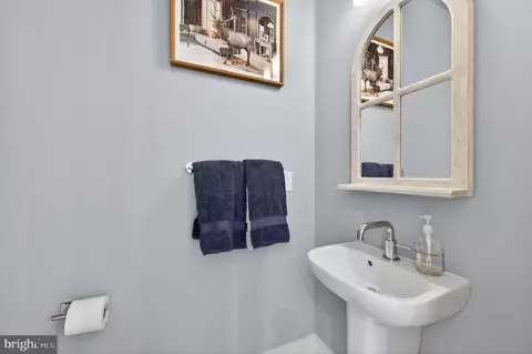 1309 D St SE, Washington, DC 20003 photo 13
