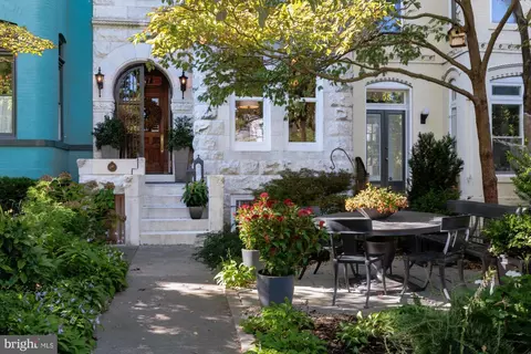 Exterior - 907 E Capitol St SE, Washington, DC 20003 photo 2 of 5